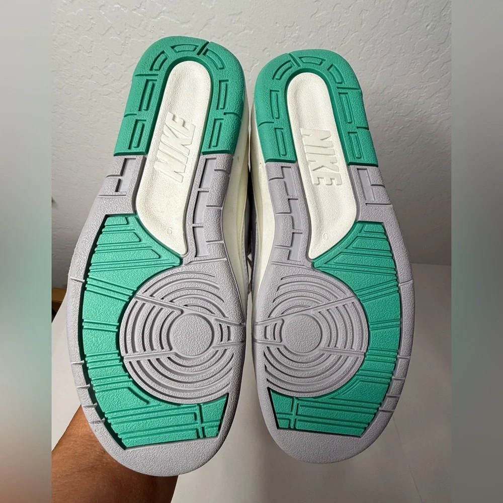 Nike Air Jordan 2 Retro Shoes Womens Size 10.5 Sneakers Crystal Mint‎ White